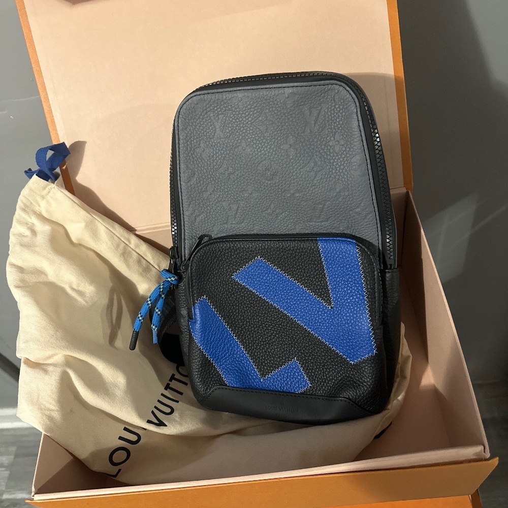 New Authentic 100%  Louis Vuitton crossbody bag